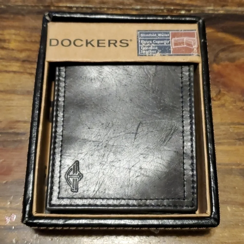 𝅺DOCKERS Leather Black Leather Slimfold Wallet NWT